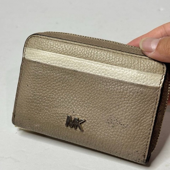 MICHAEL KORS Small Pebbled Leather Wallet - Picture 2 of 13